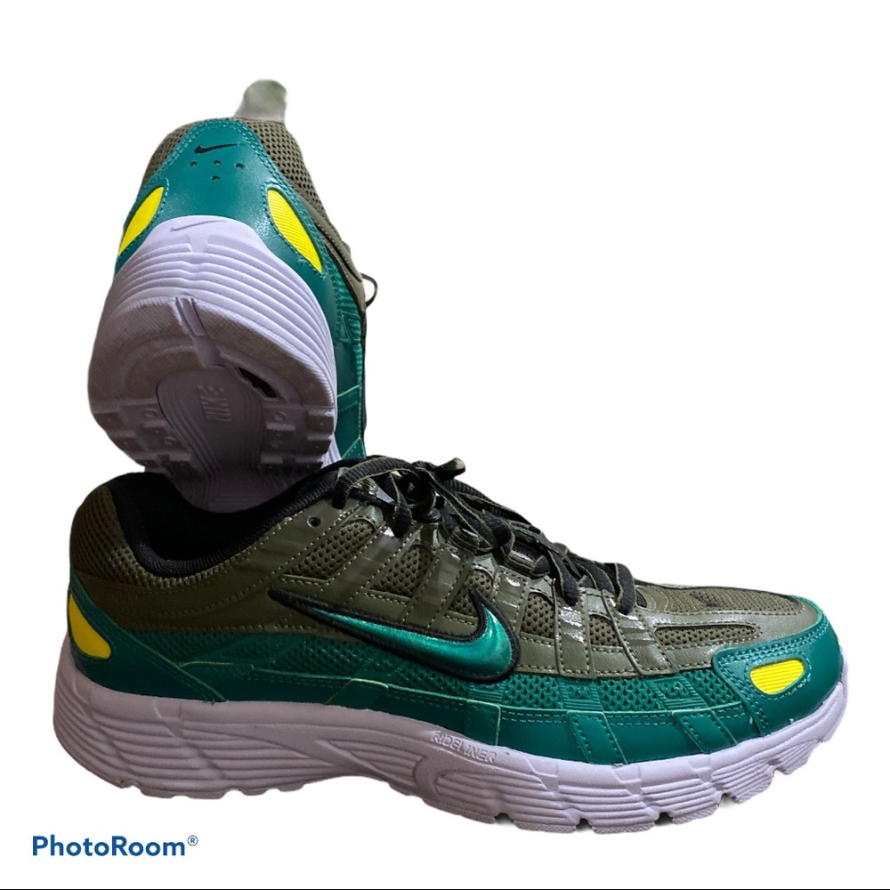 Women Nike shoe